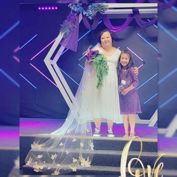 Meet your Posher, Kendra - Picture 1 of 1